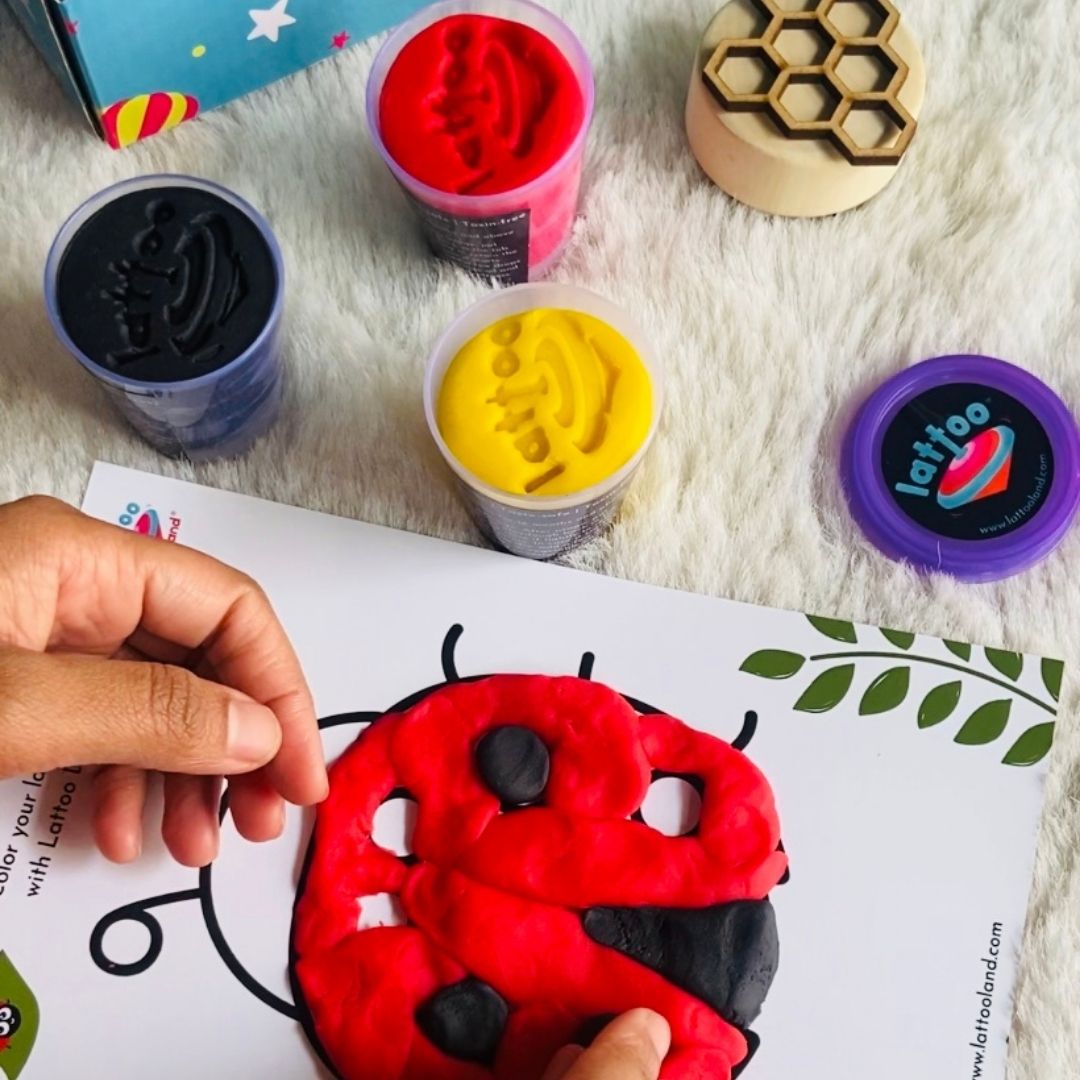Busy Bug Dough Set | 3 colors of Organic Clay | 1 Mat | 1 wooden Stamp