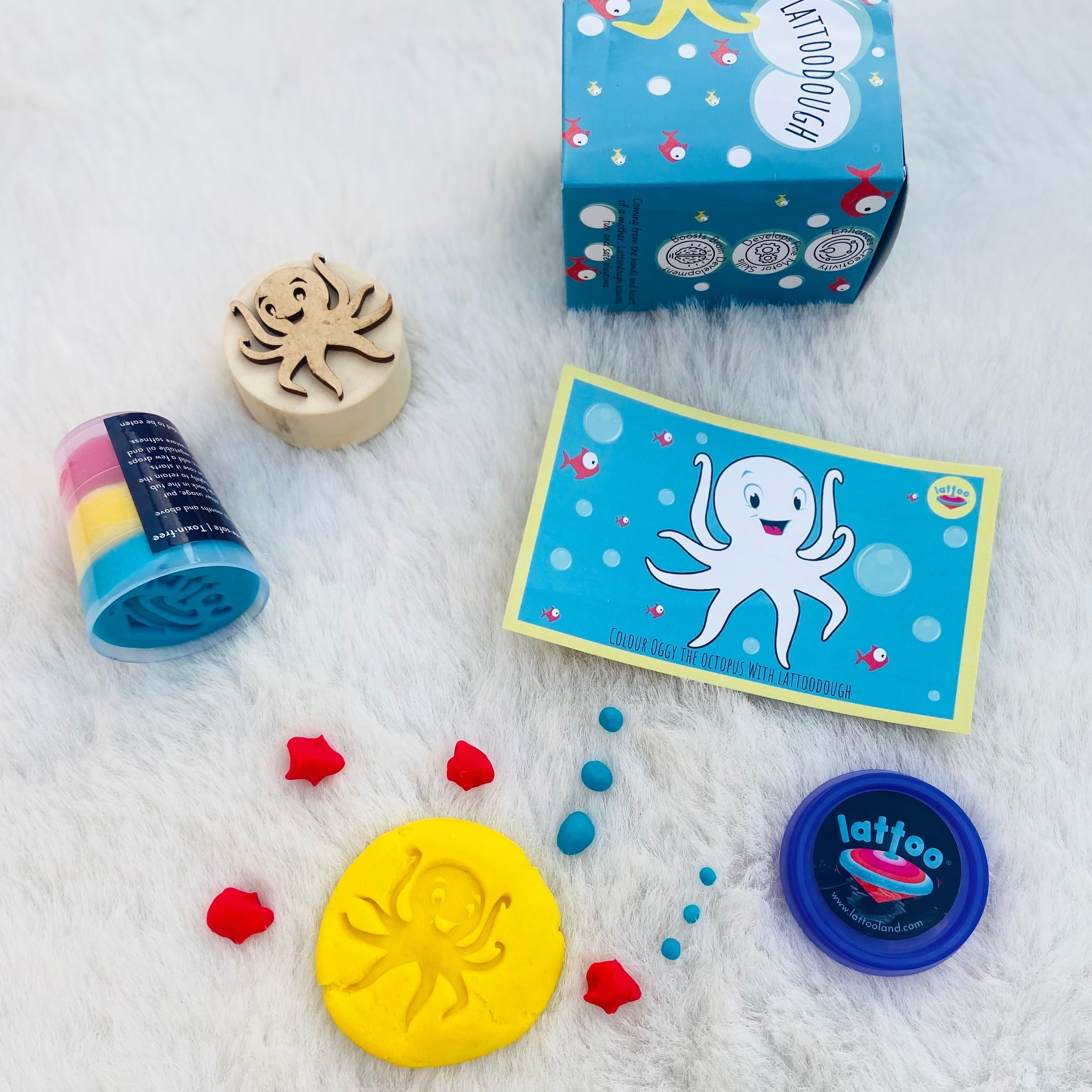 Tricolor Pocket Dough Set with Wooden Stamp, featuring taste-safe clay dough in three vibrant colors, designed for creative play and sensory exploration, perfect for kids' imaginative activities.Three colors of dough in a single tub, wooden stamp with octopus shape, octopus reusable dough mat